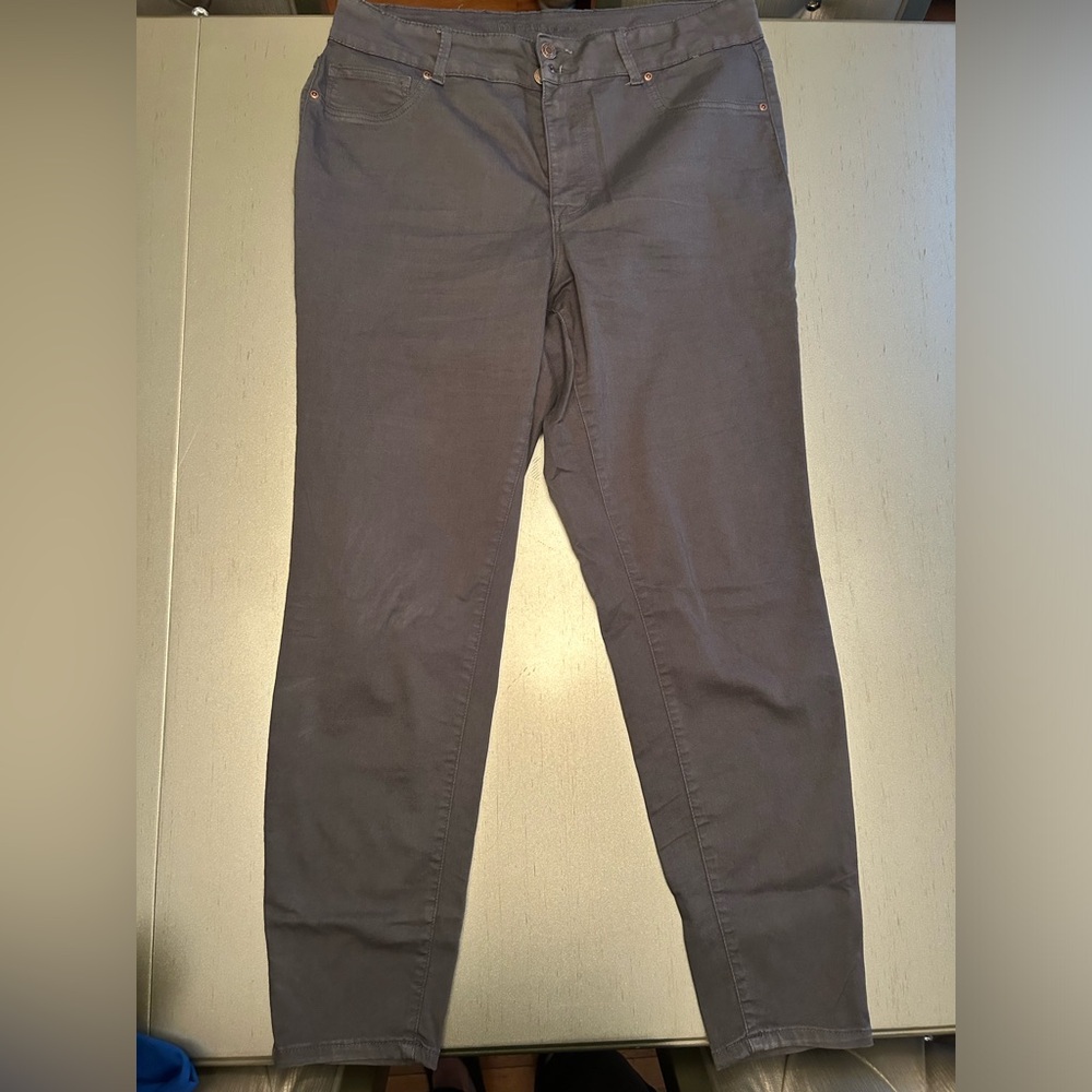 Maurice’s m.jeans high rise w Repreve EUC